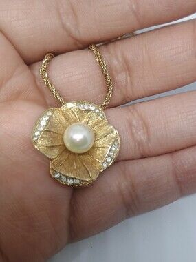Christian Dior Vintage 1980 Flower White Pearl Crystal Necklace